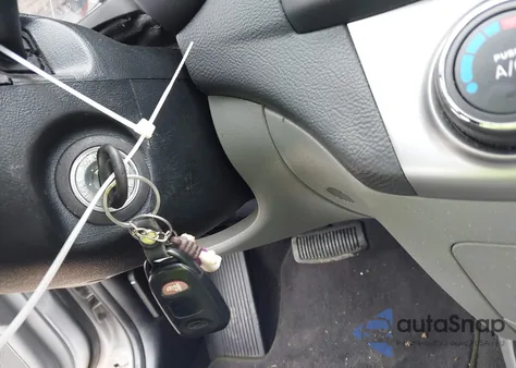 2010 Hyundai Elantra Gls z USA, uszkodzony, nr VIN KMHDU4AD5AU826654